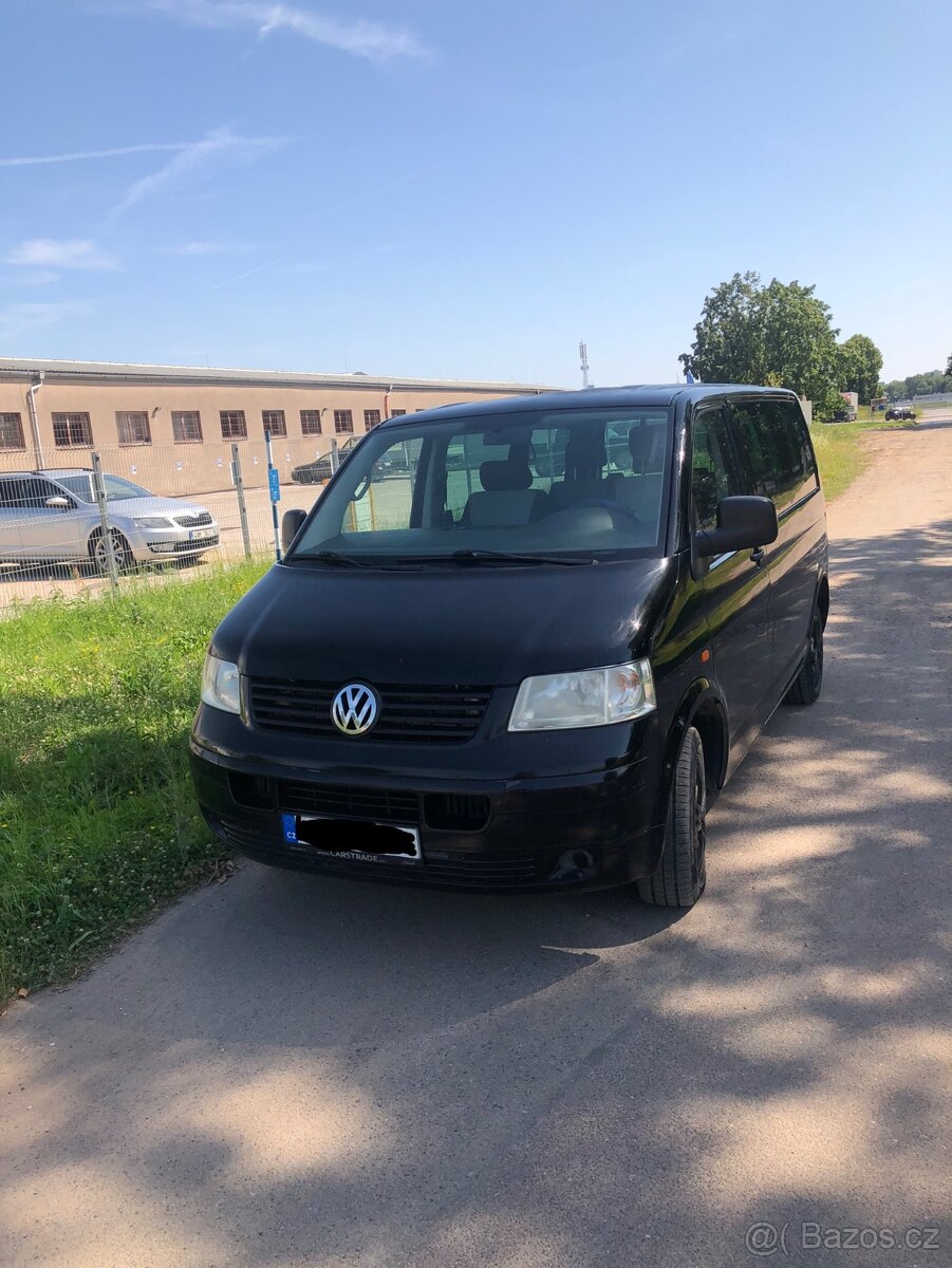 VW Multivan T5 2.5Tdi 96Kw Rok výroby 2008