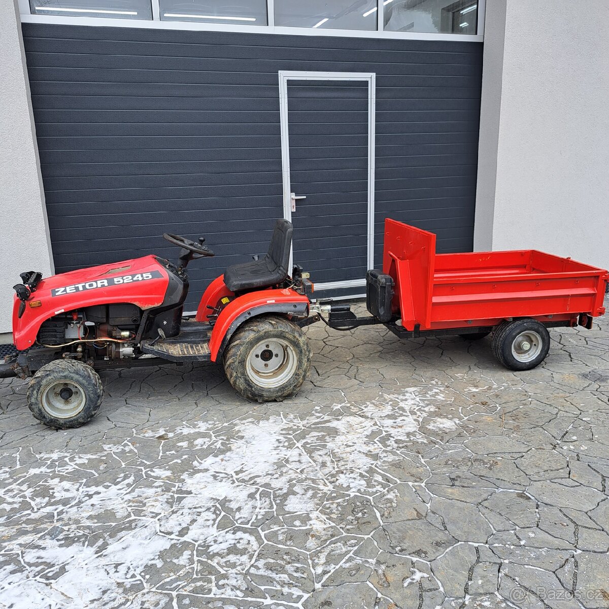 Malotraktor Unimax s příslušenstvím