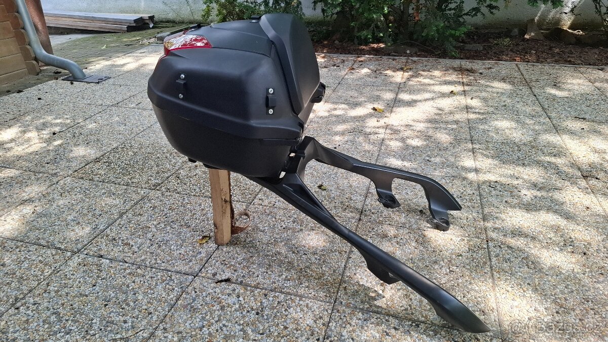 Nosič x-max od r. 2017 a kufr Yamaha 39L