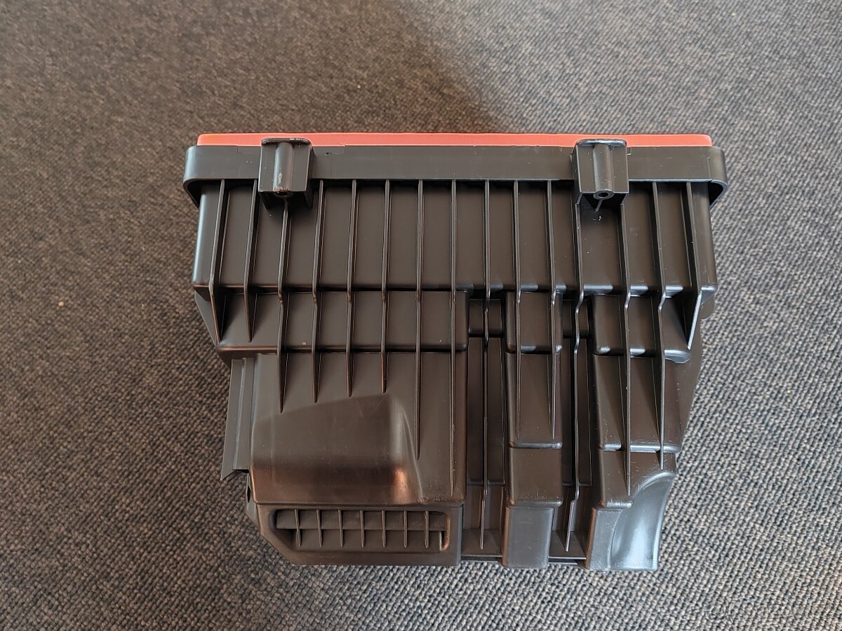 Nový originální vzduchový filtr box Peugeot
