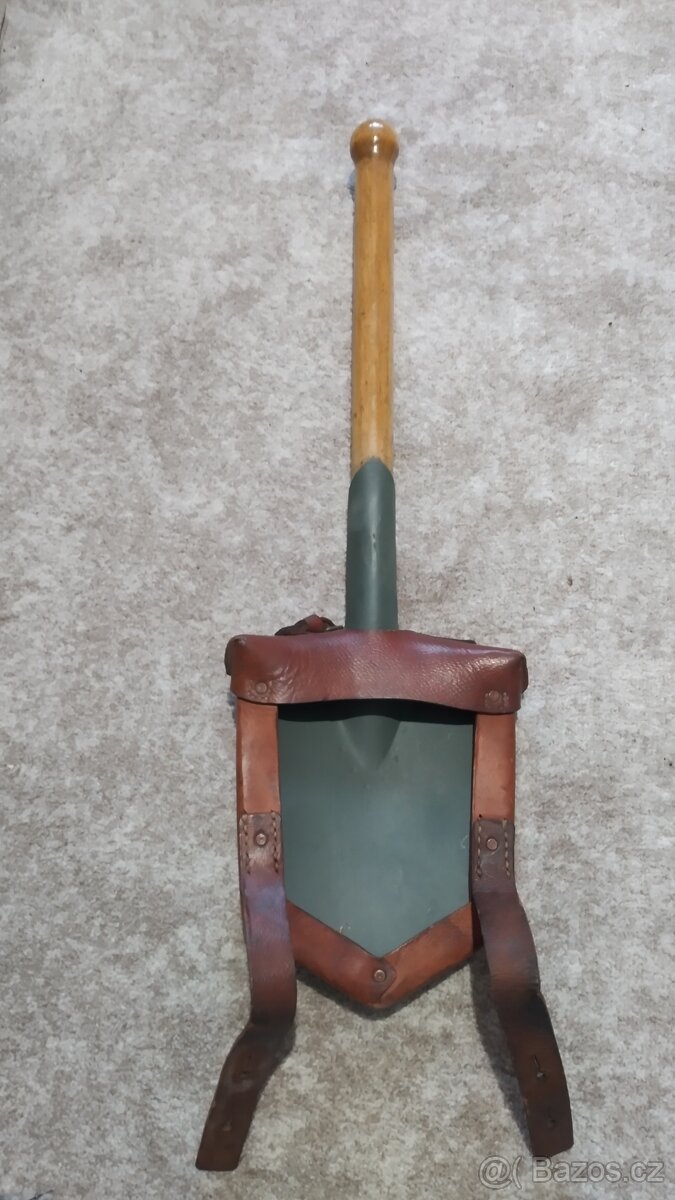 Vojenská polní lopatka  kůže RETRO