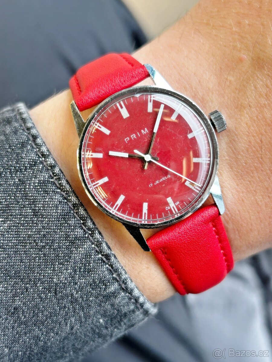 Československé mechanické vintage retro hodinky PRIM Červené
