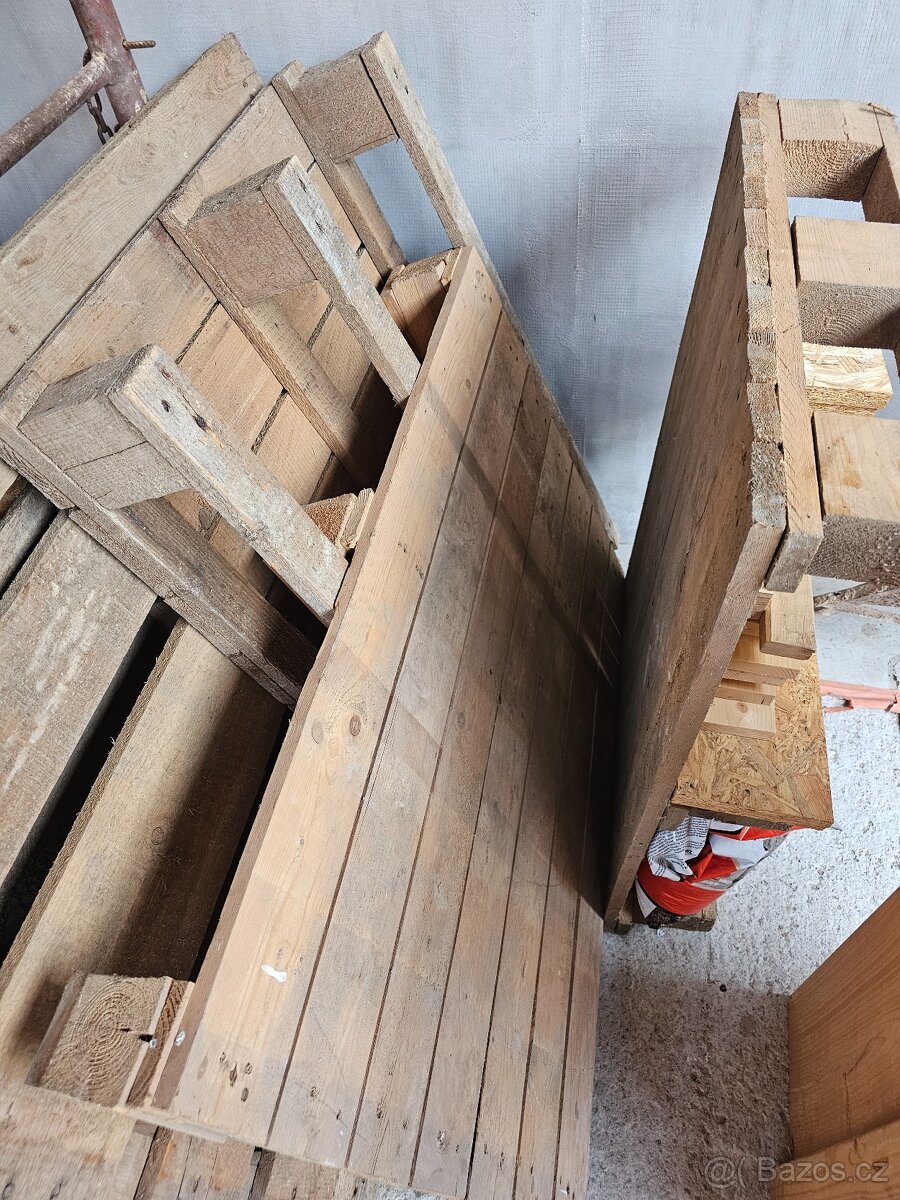 Dřevěné palety 120x100 + 120x80 + 100x70 + 90x65cm