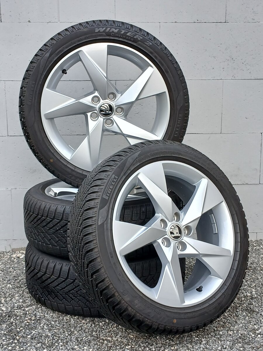Zánovní zimní orig alu Škoda Scala Pirelli 205/50/17 8,5mm
