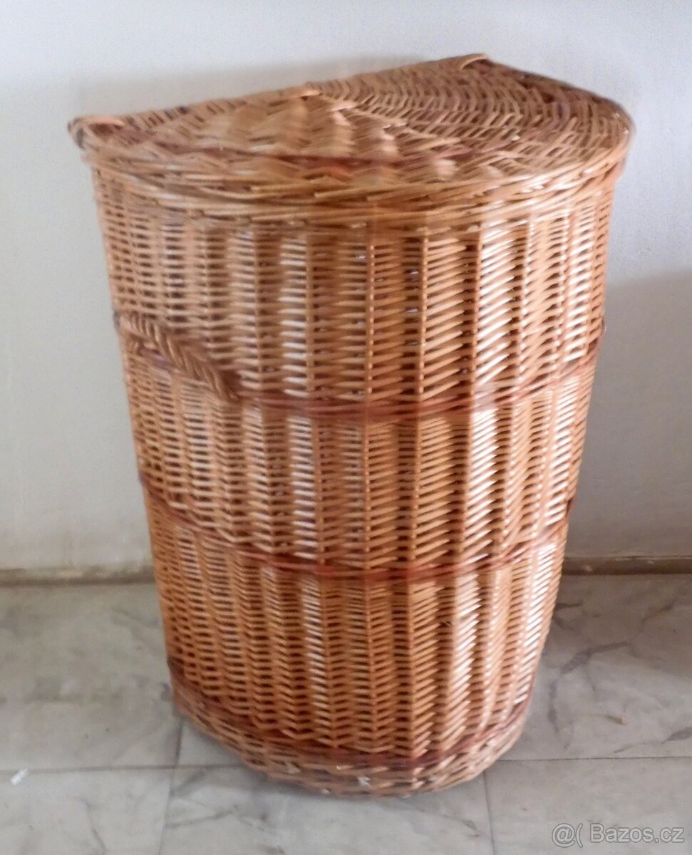 Proutěný prádelní koš