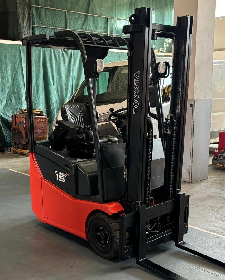 3-kolový vysokozdvižný vozík Toyota, 1500 kg, 3,3 m