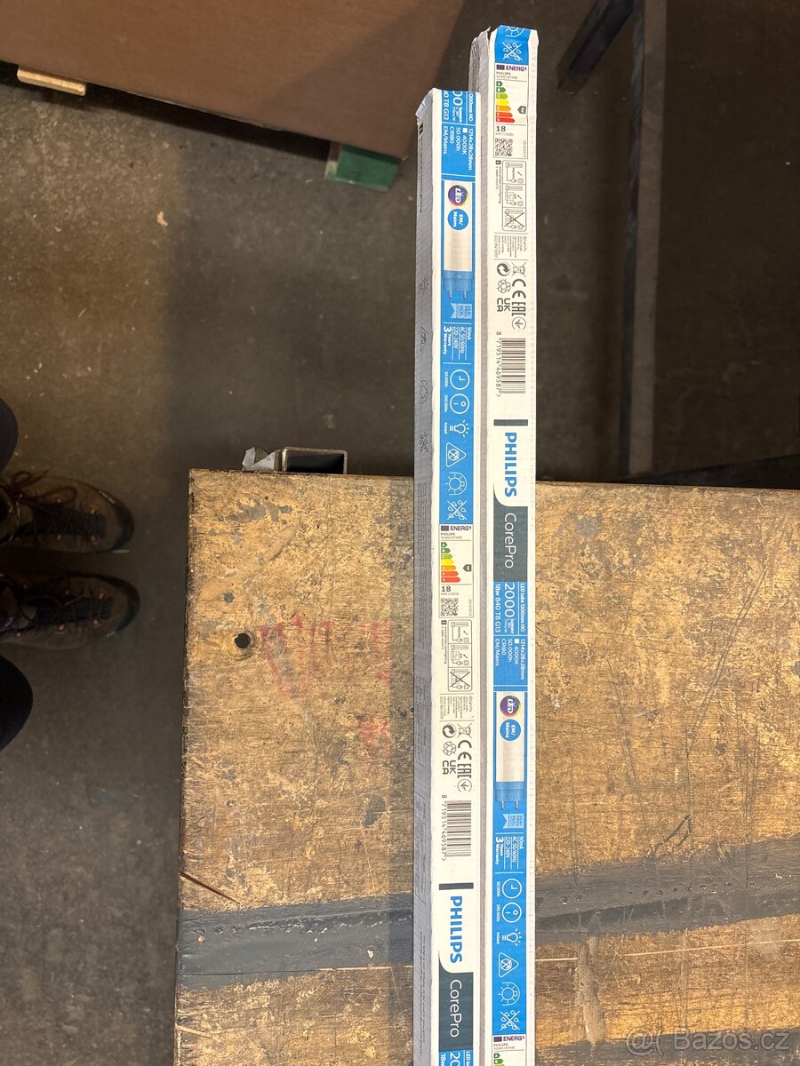 Philips CorePro LEDtube 120cm 18W 4000K T8 G13 EM/230V