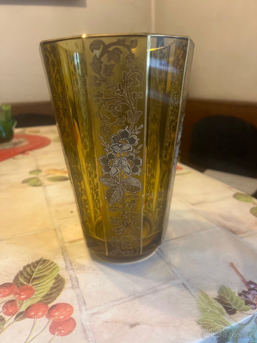 Stara skleněná zlacena váza