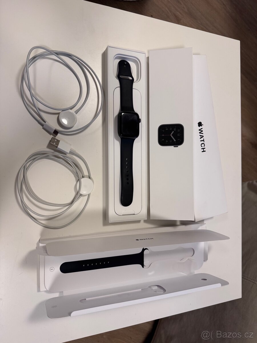 Apple Watch SE (2020) - 44 mm (jako nové)
