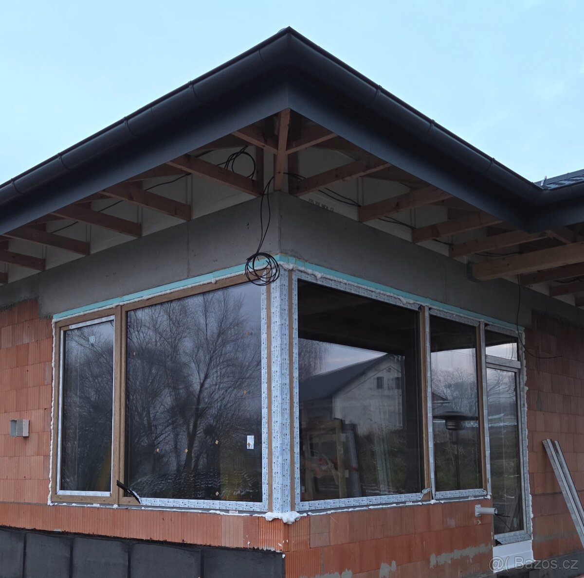 Nová nepoužitá rohová PVC okna