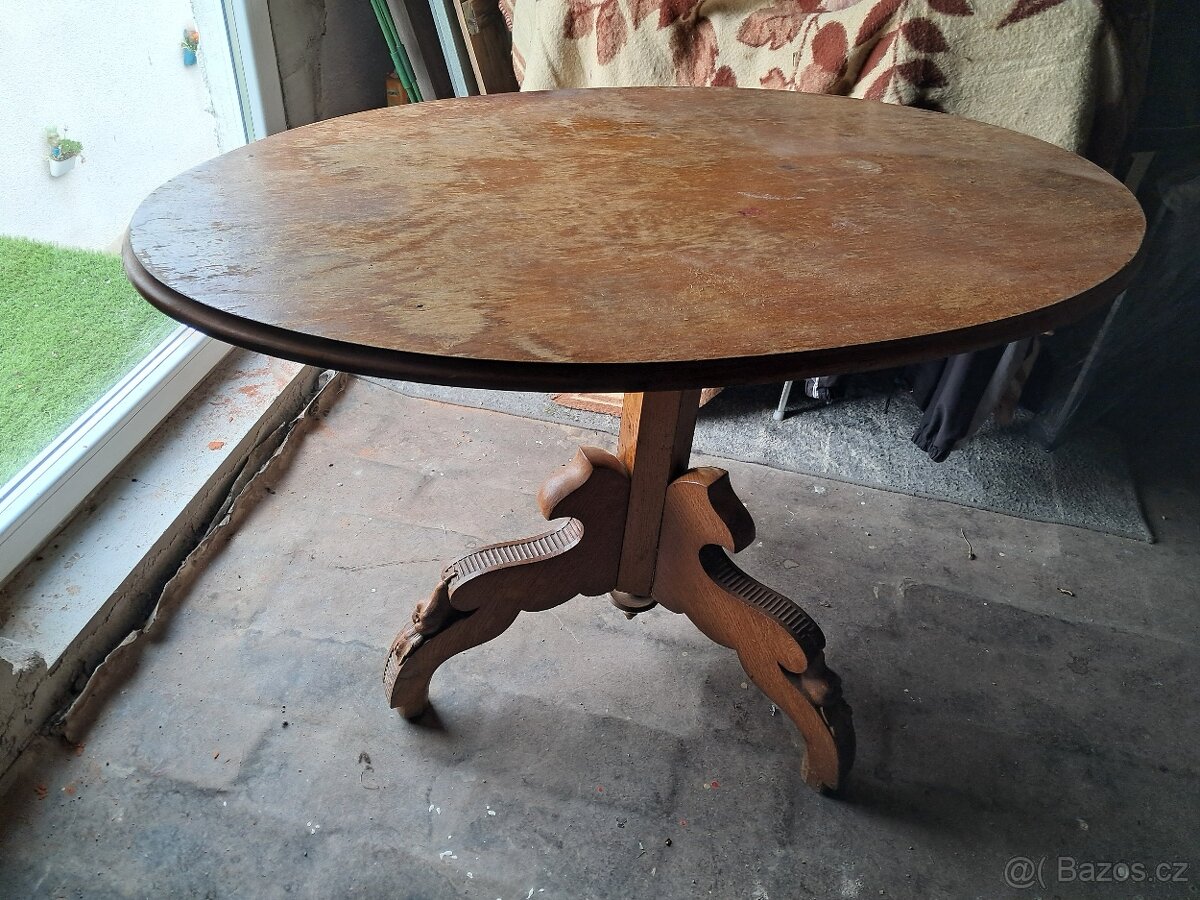 Starožitný stůl