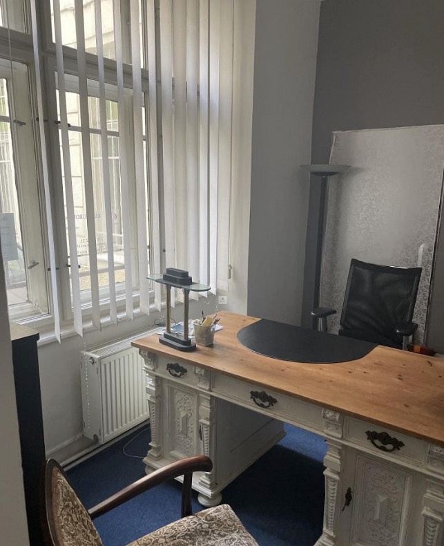 Pronájem útulné a klidné samostatné kanceláře Spálená ulice,