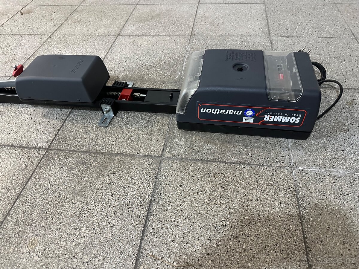 Pohon garazovych vrat Sommer