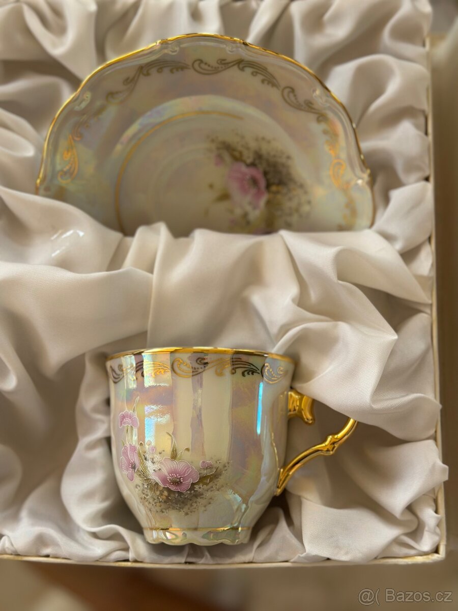 Šálky, dva perleťové