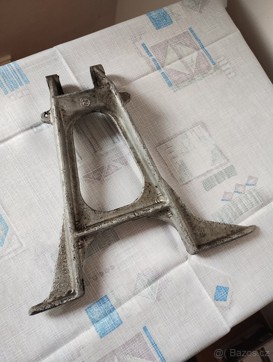 Prodám originální stojan na jawa 250/353 ve výborném stavu