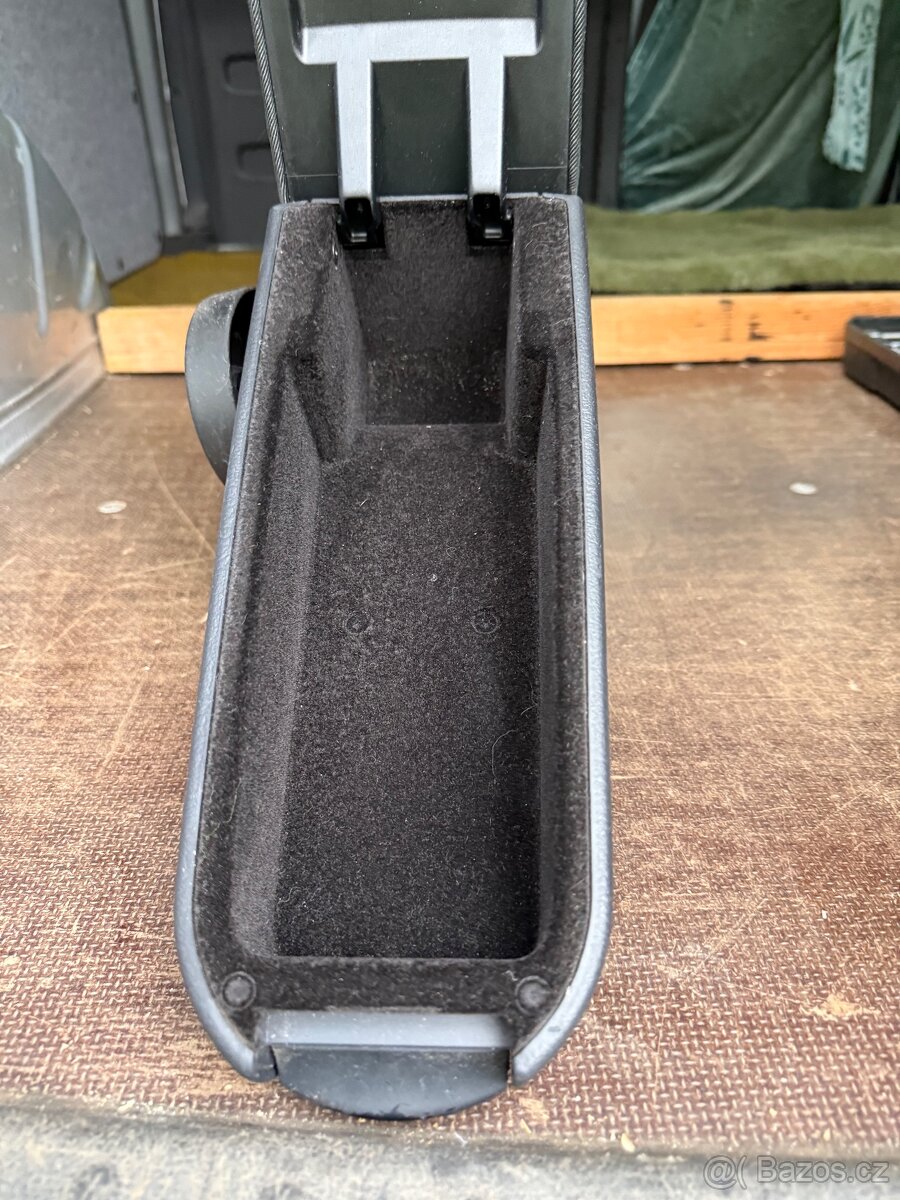 Škoda,VW-loketní opěrka