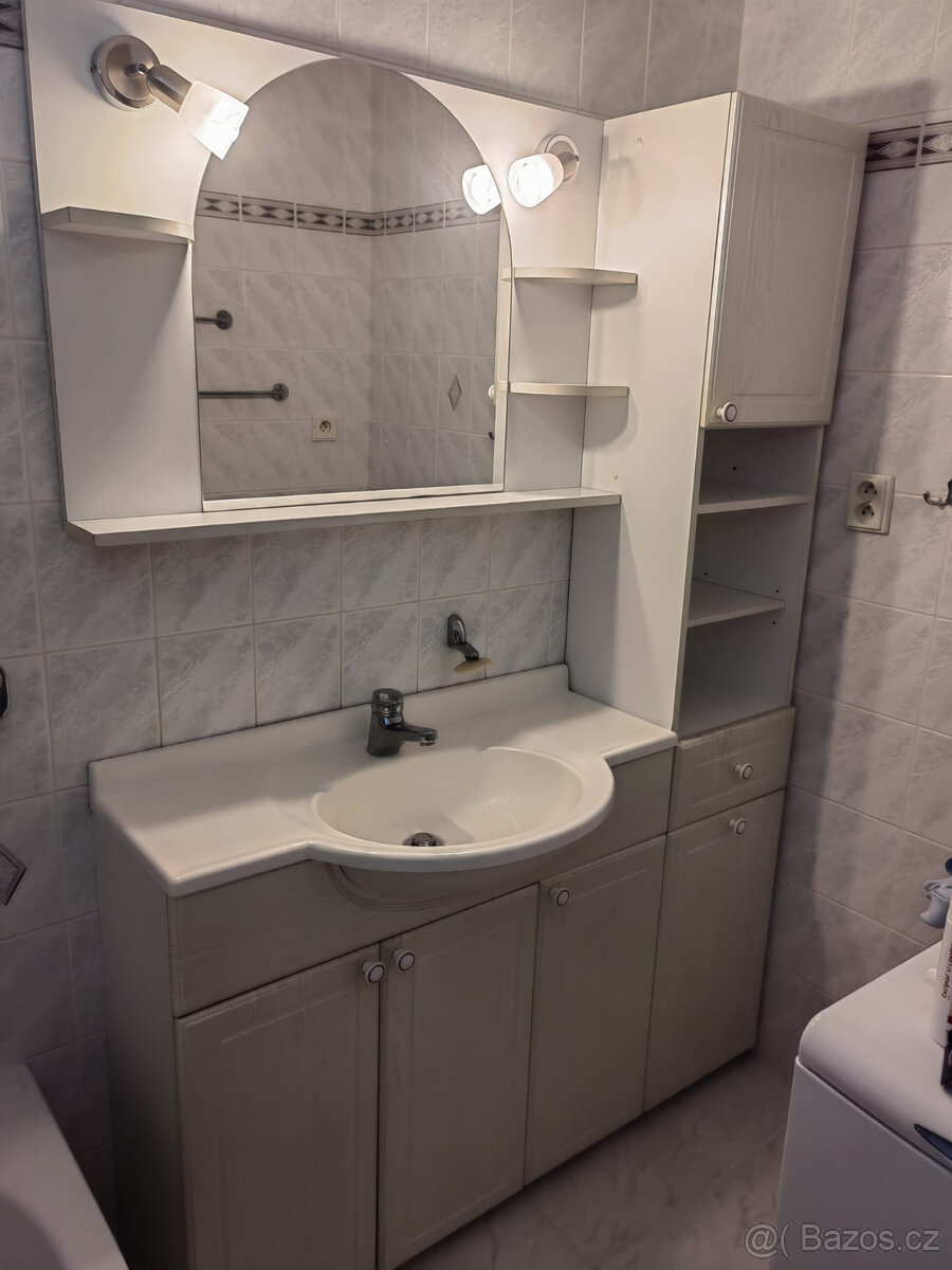 Koupelnový komplet včetně zrcadla
