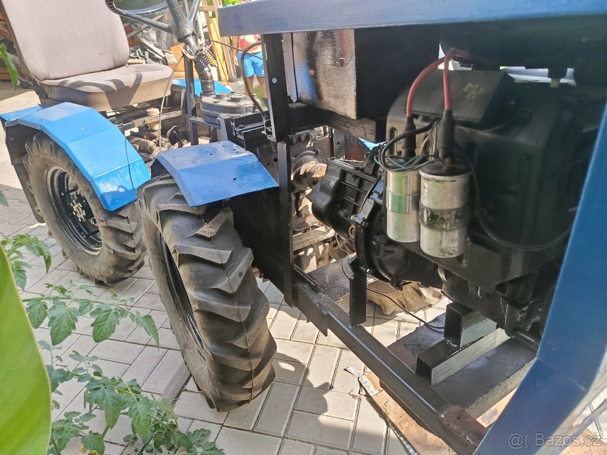 KLOUBOVÝ MALOTRAKTOR 4X4