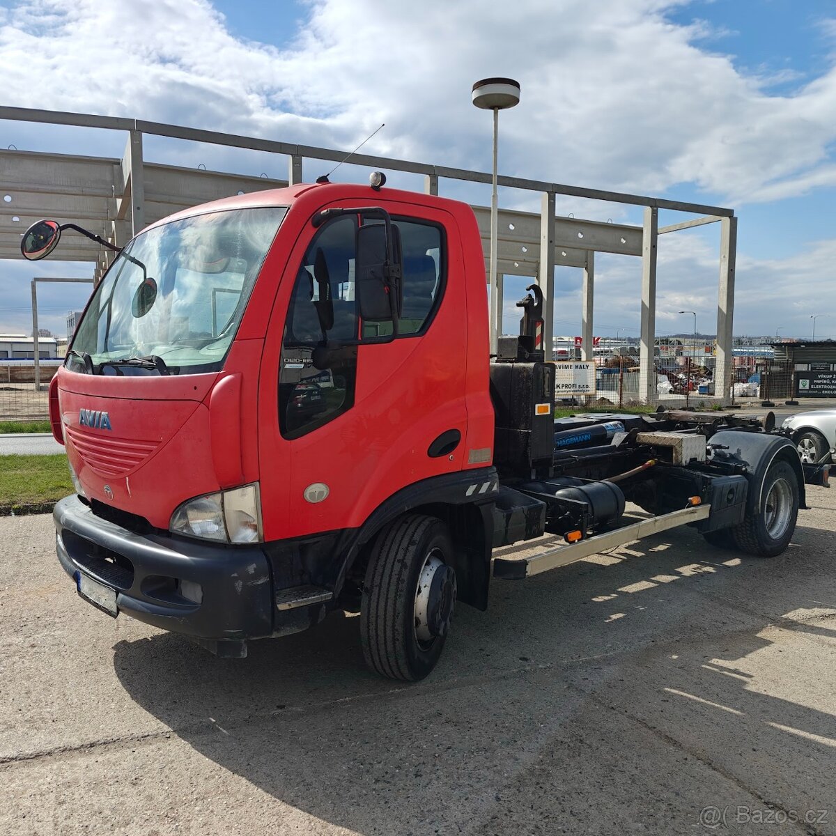 Avia D120 L s hákovým nosičem CTS Okřínek
