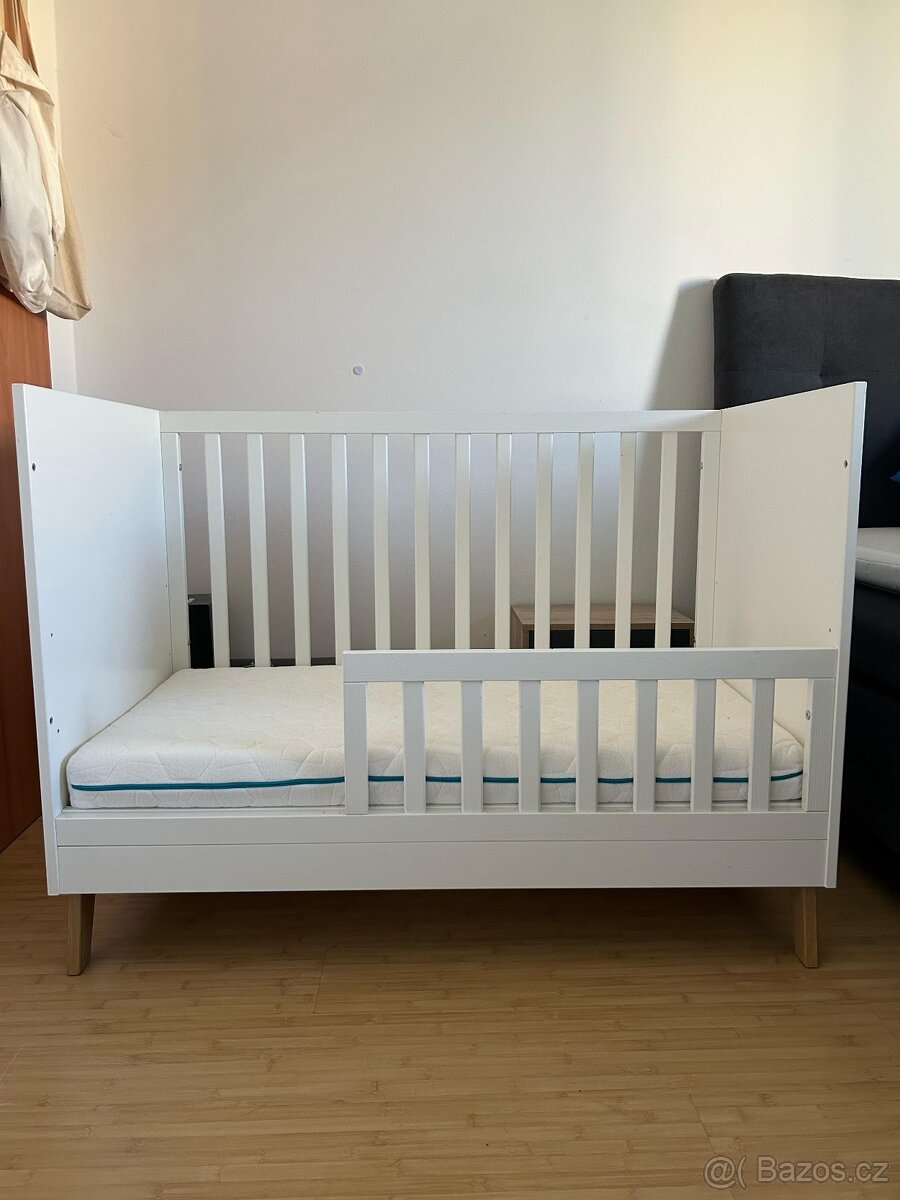 Dětská postýlka s matrací