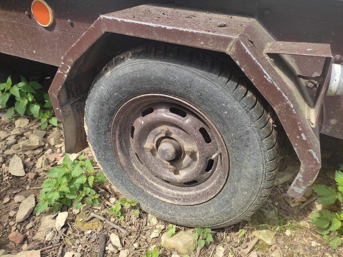 Přívěs za auto