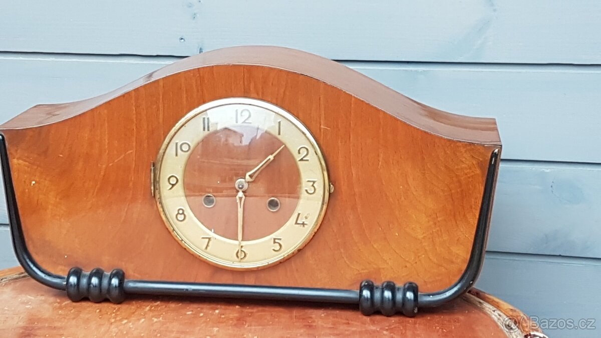 Staré krbové hodiny,