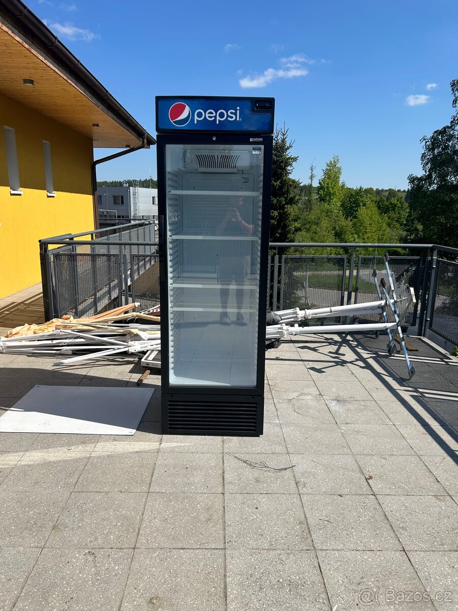 Prosklená lednice