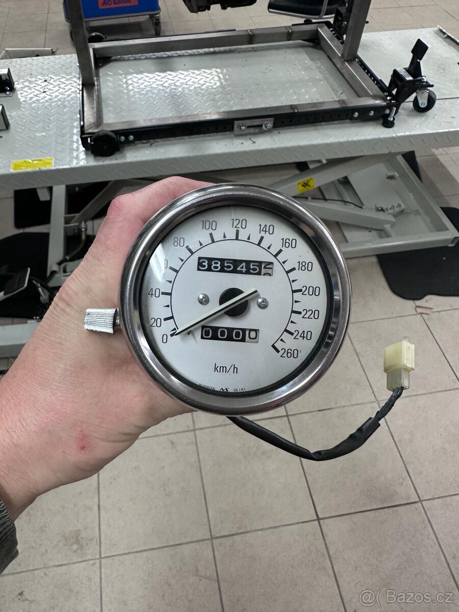 V Max 1200 díly na moto pište co potřebujete