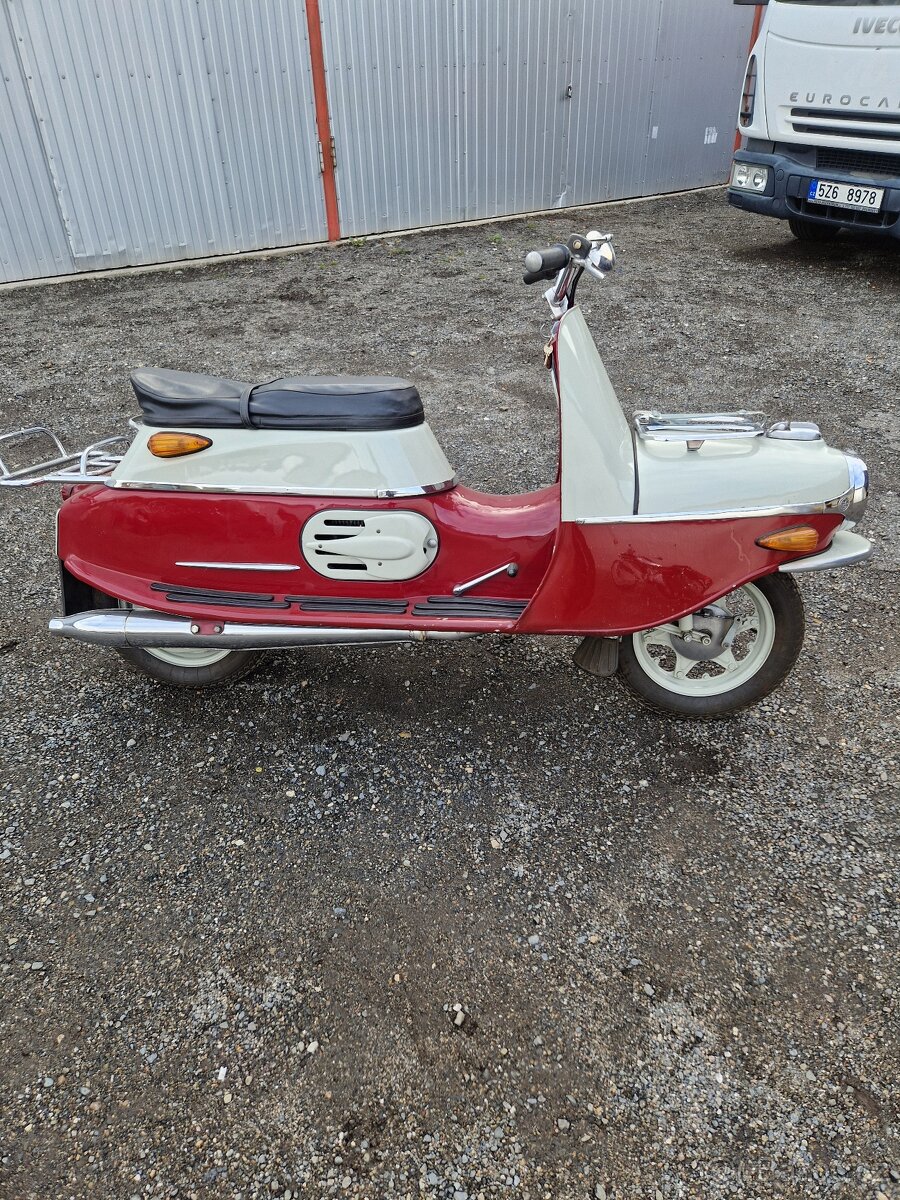 ČZ 175 / 502 skútr prase