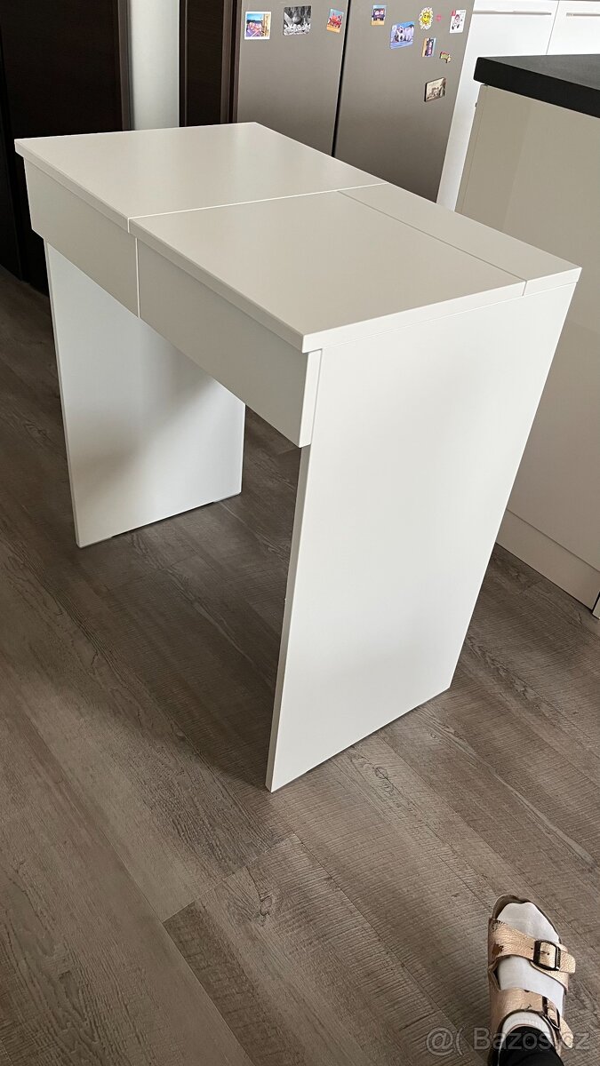 Toaletní stolek (IKEA BRIMNES)