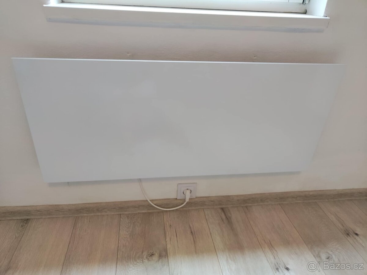 Topný panel s termostatem 700W