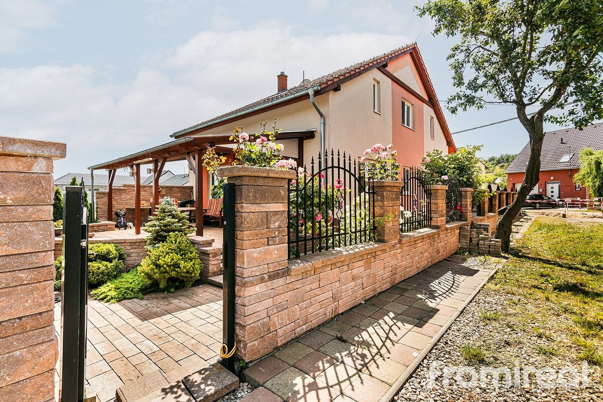 Prodej rodinného domu 5+kk se zahradou, 151 m2 - Blučina