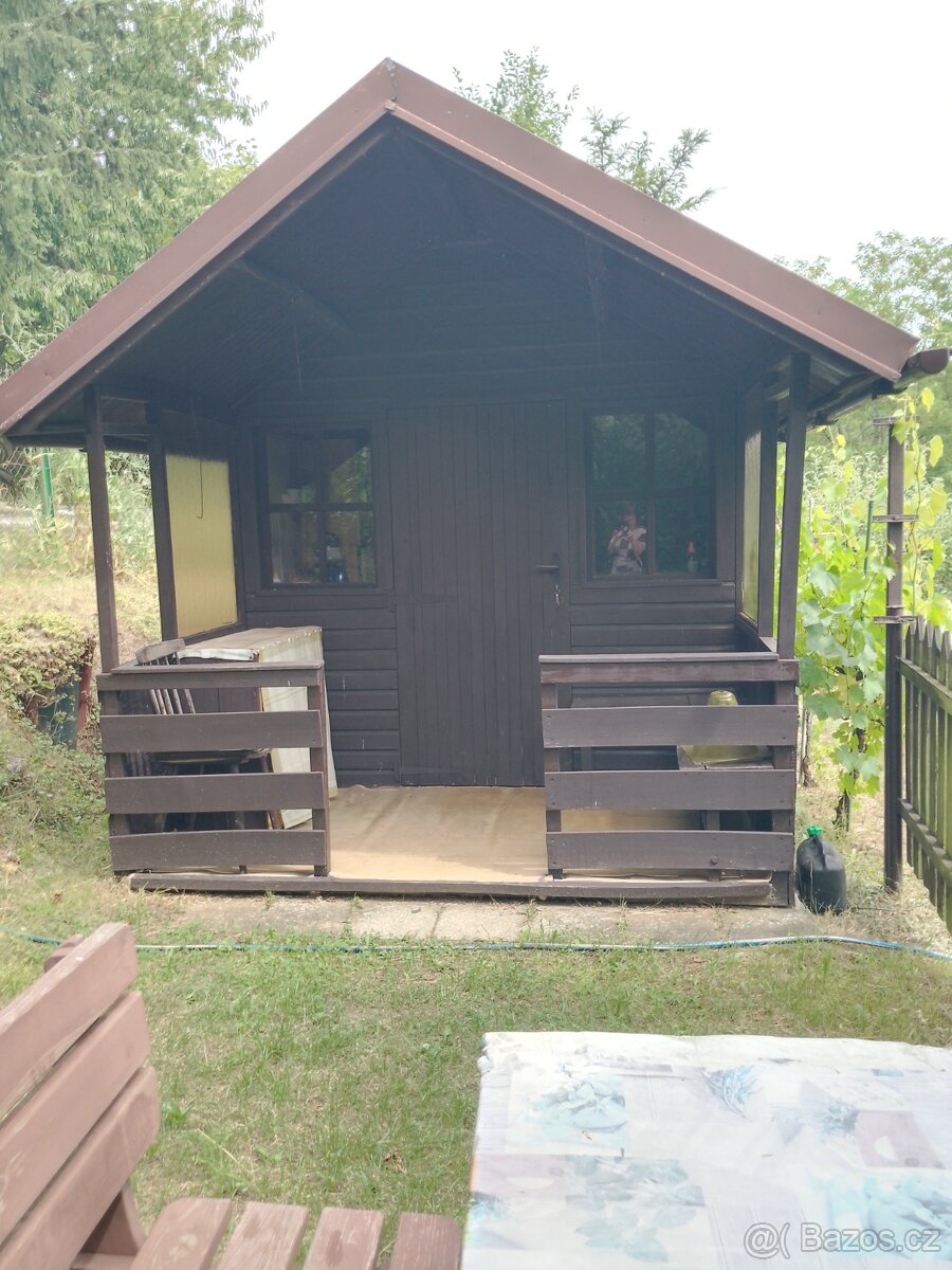Prodám chatku a boudu na nářadí v Sedlčanech