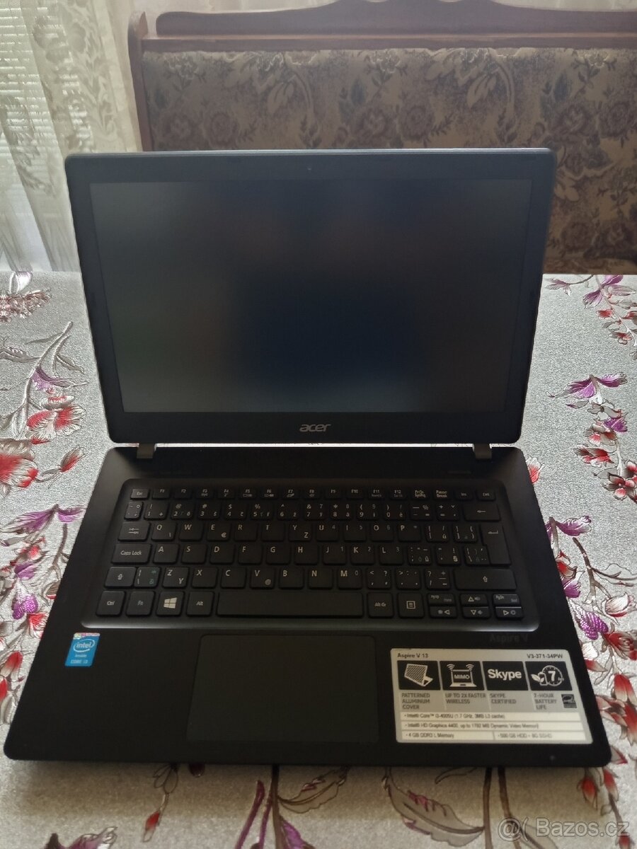 Acer Aspire v13 model: v3-371-34pw na náhradní díly.