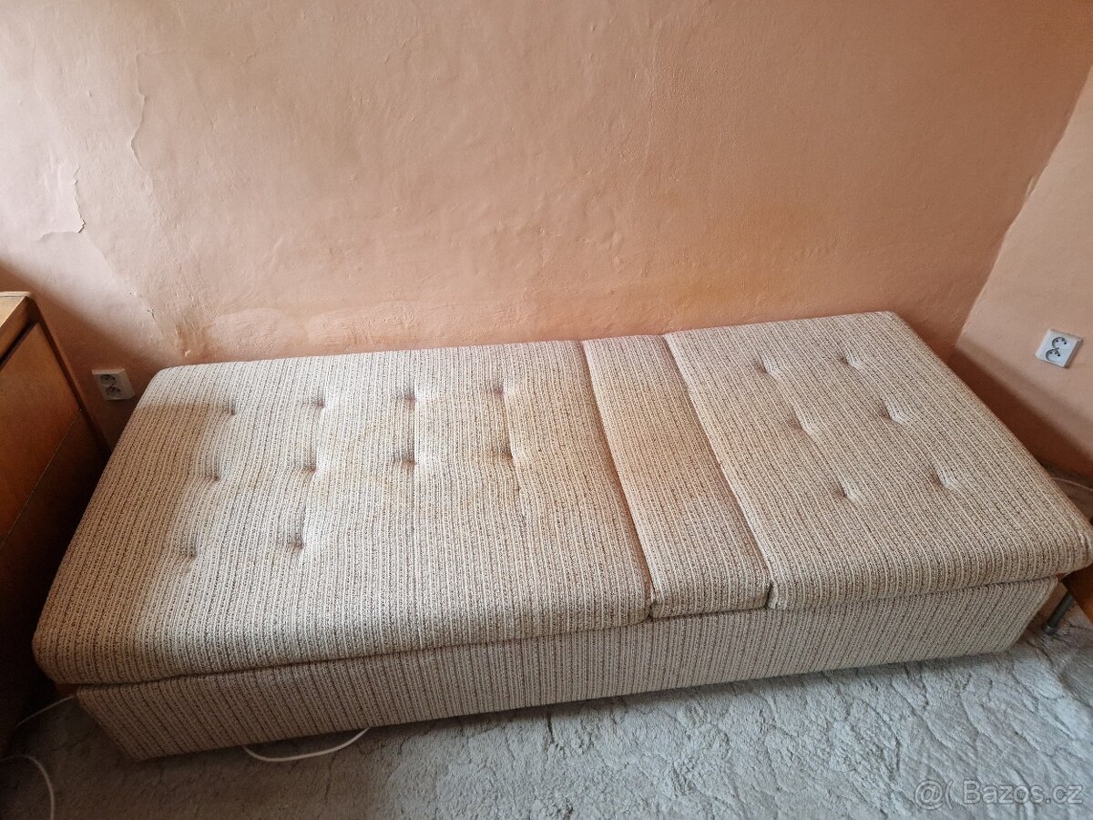 2x rozkládací postele, sedačka