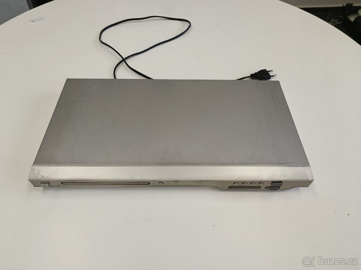 Yamada DVD-E330 - DVD přehrávač s DivX (s ovladačem)