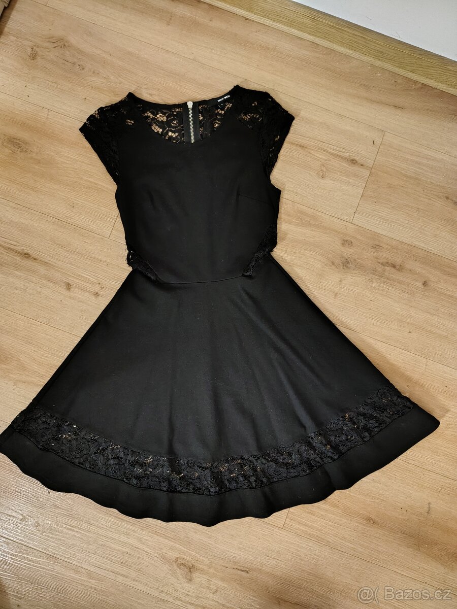 Šaty do tanečních XS