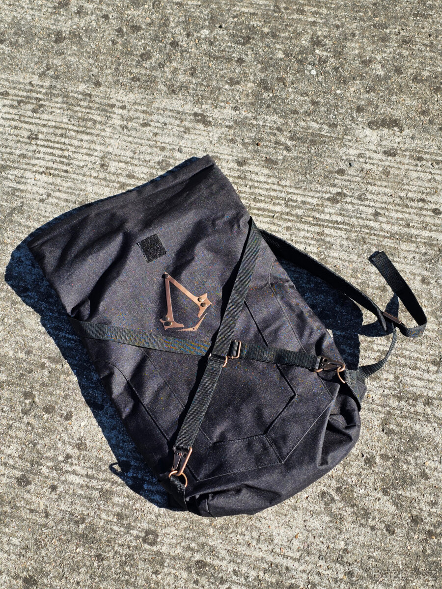 Batoh Assassin's Creed, originál merch