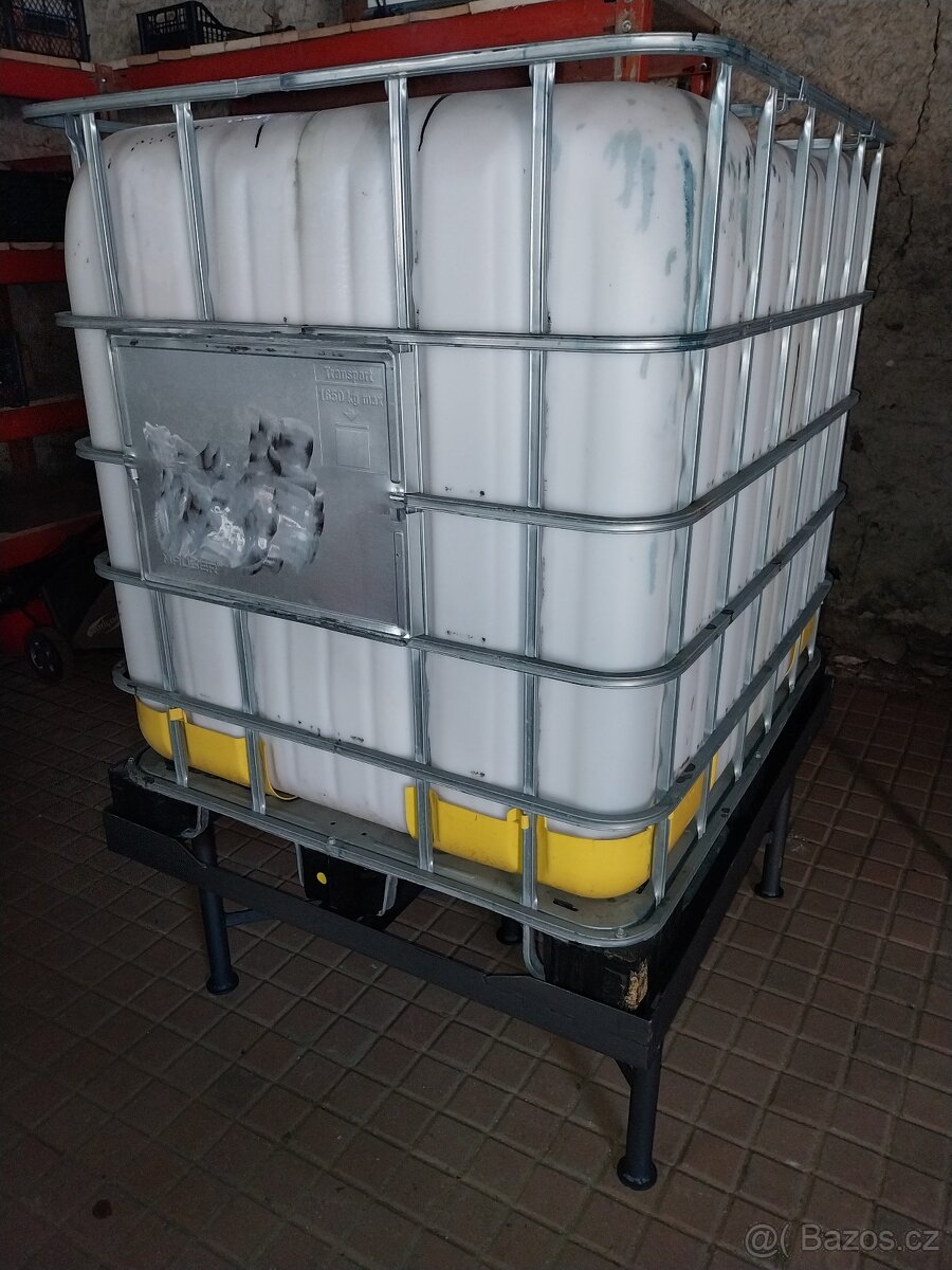 IBC nádrž včetně stojanu