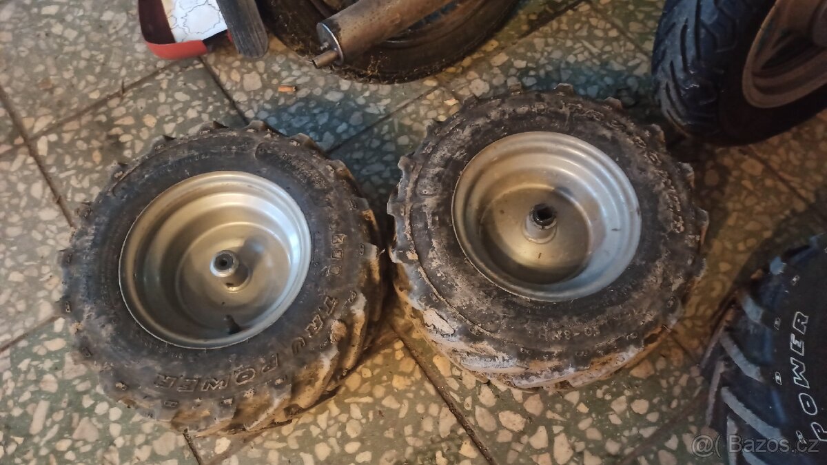 Kola šipaky na zahradní traktor