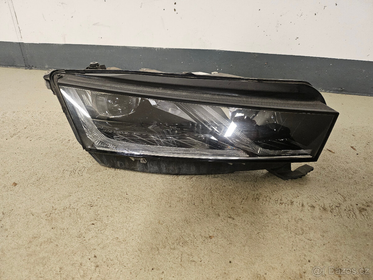 Pravý světlomet Octavia IV full LED