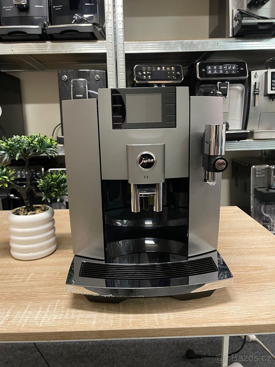 Kávovar Jura E8