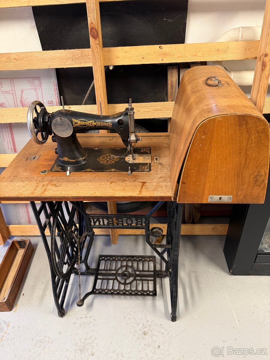 Starý šicí stroj