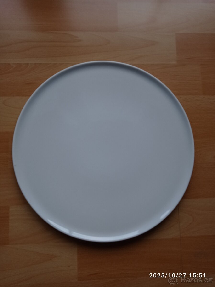 Arzberg - velké talíře na pizzu.