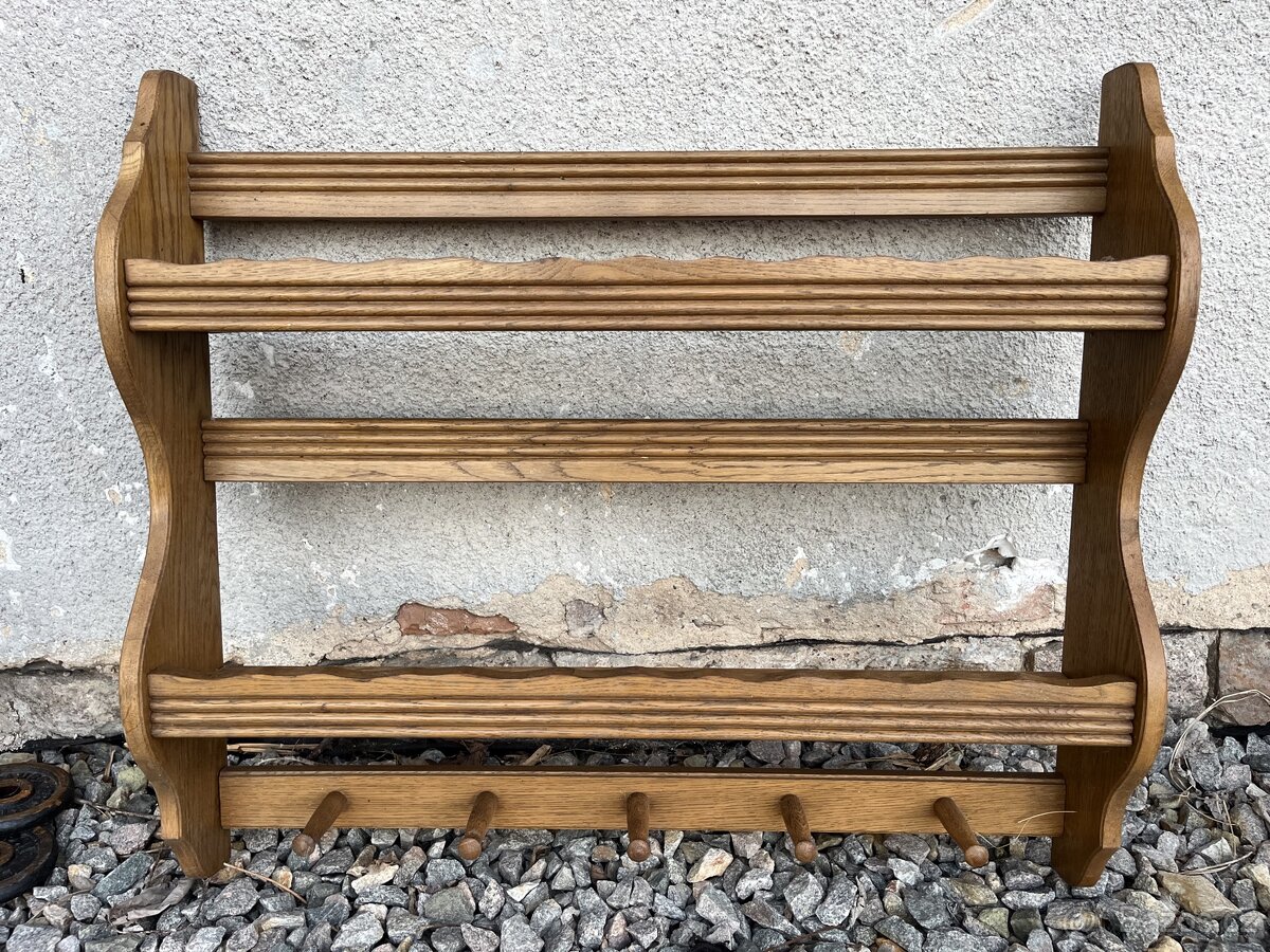 Rustikální kuchyňská police