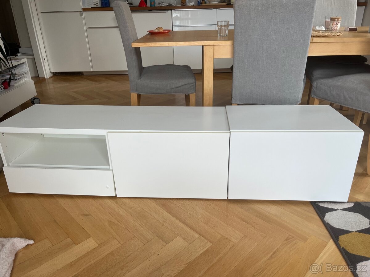 Sestava pod televizi IKEA Besta.