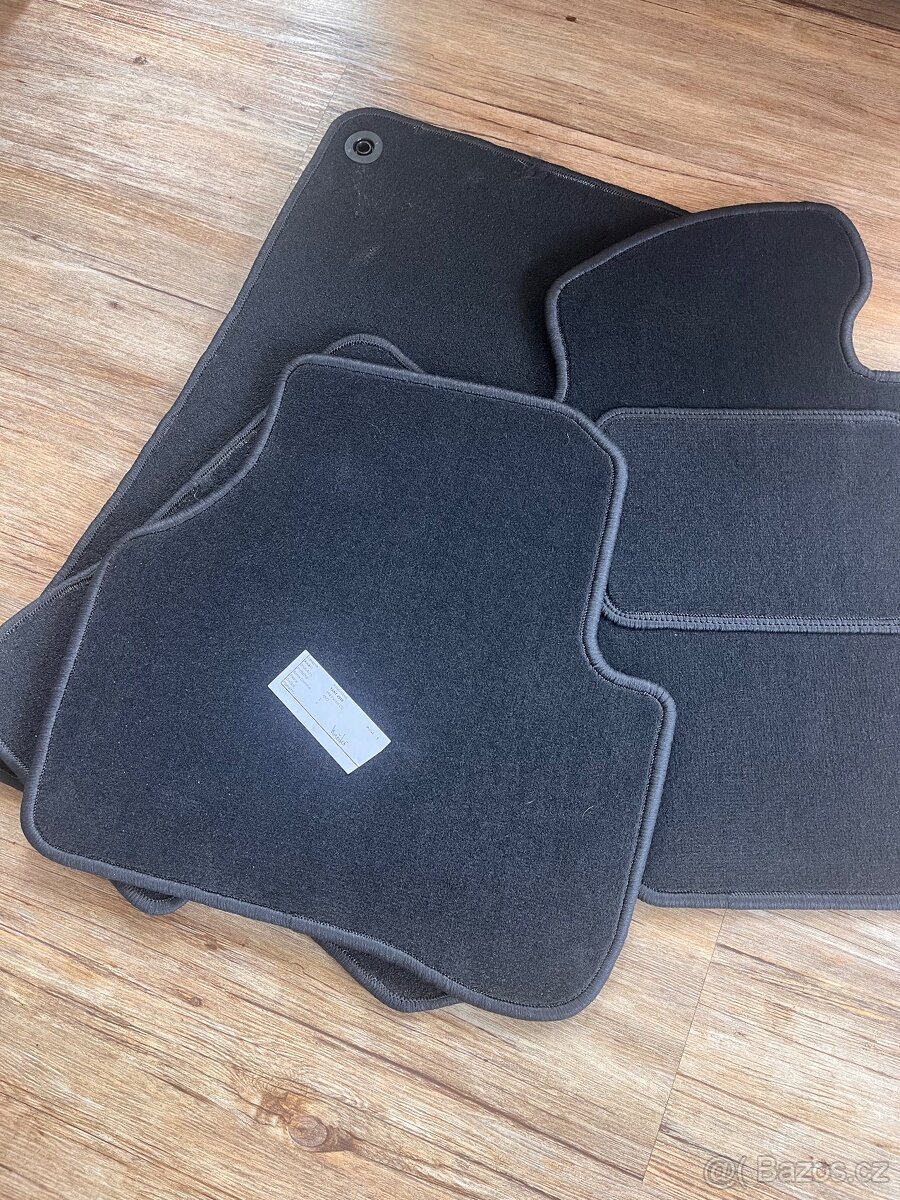 KOBEREČKY VW PASSAT CC 2008