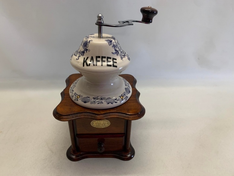 Porcelánový stolní mlýnek na kávu - Cibulák velký č.4
