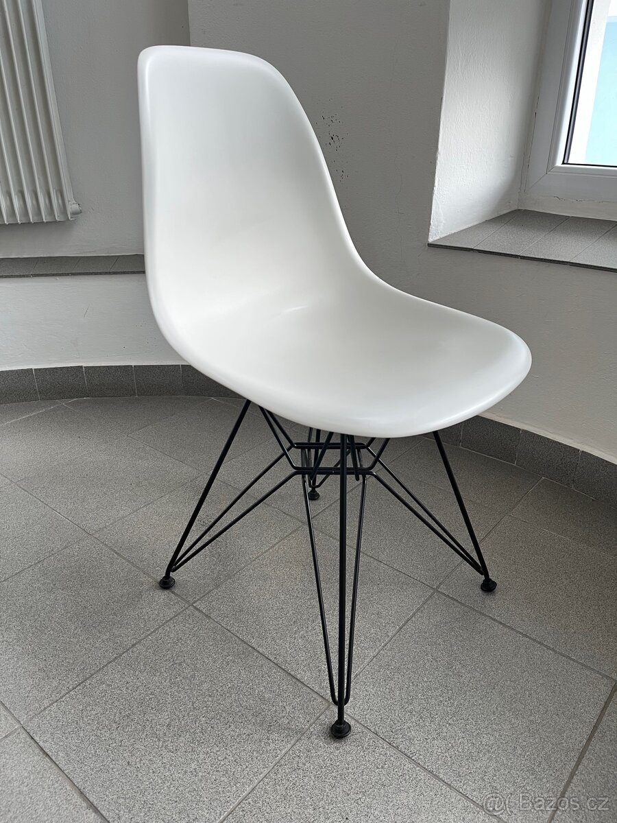 4 designové jídelní židle Vitra DSR