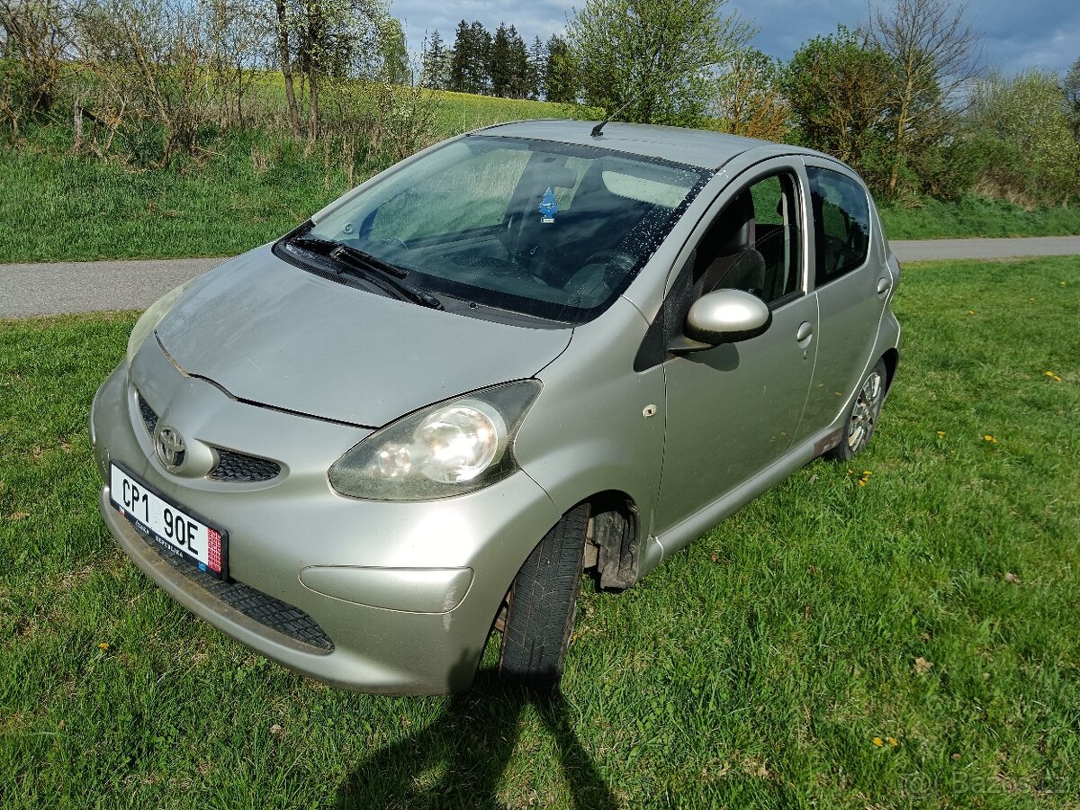 Aygo. 1.0 i Clima, 5x dveře, alu kola, EXPORT